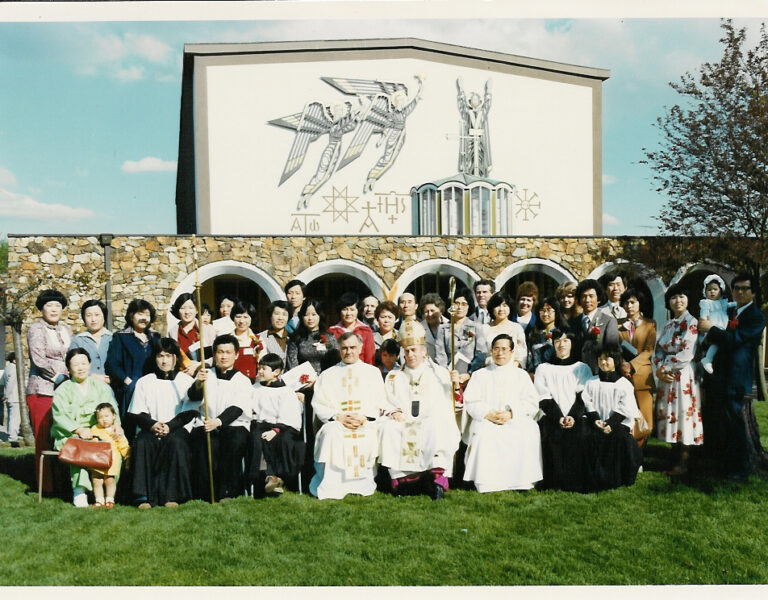 Archbishop James F.Carney 견진 성사(1976-08-01)